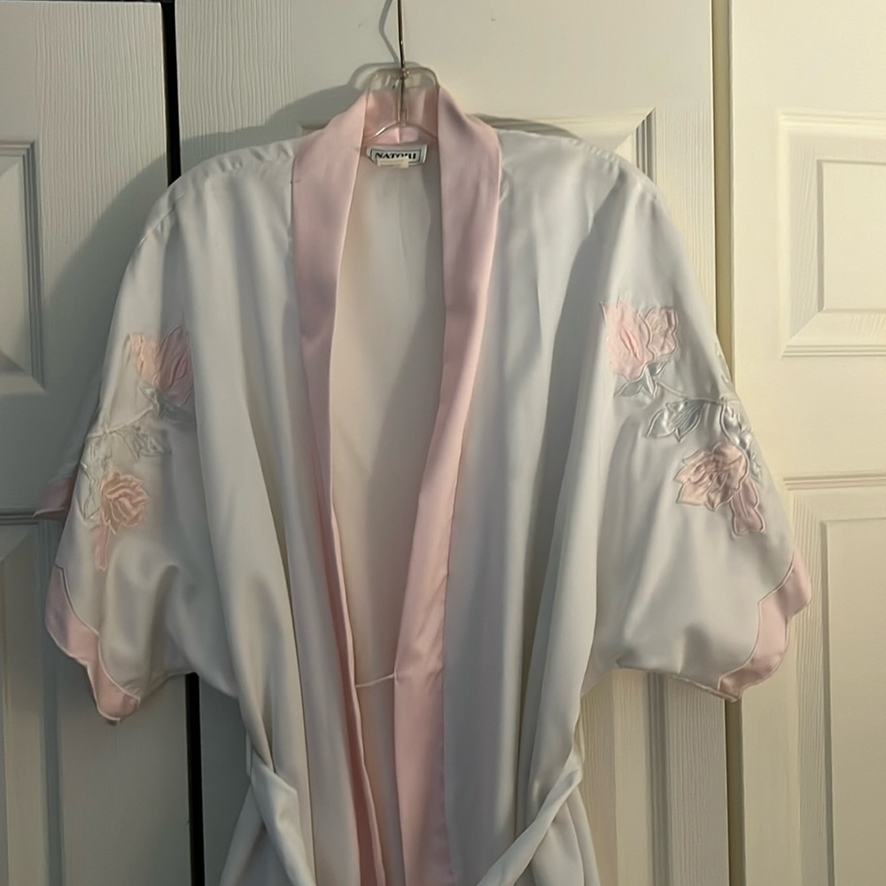 Natori size large matching robe to Chamise already posted.